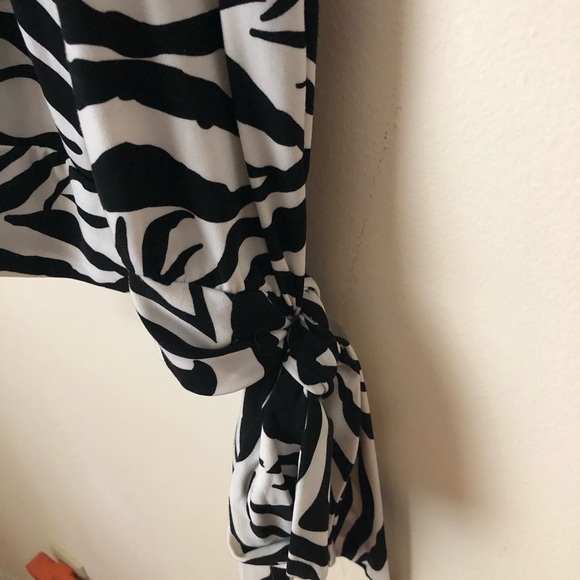 Zebra striped gorgeous top - Picture 3 of 3